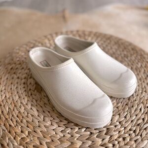 🤍HUNTER RAIN CLOGS SO CUTE!